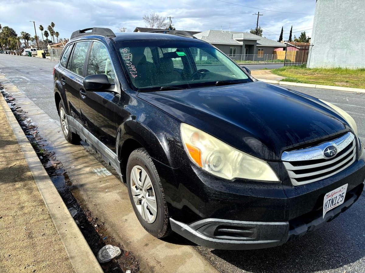 SUBARU OUTBACK , 2010