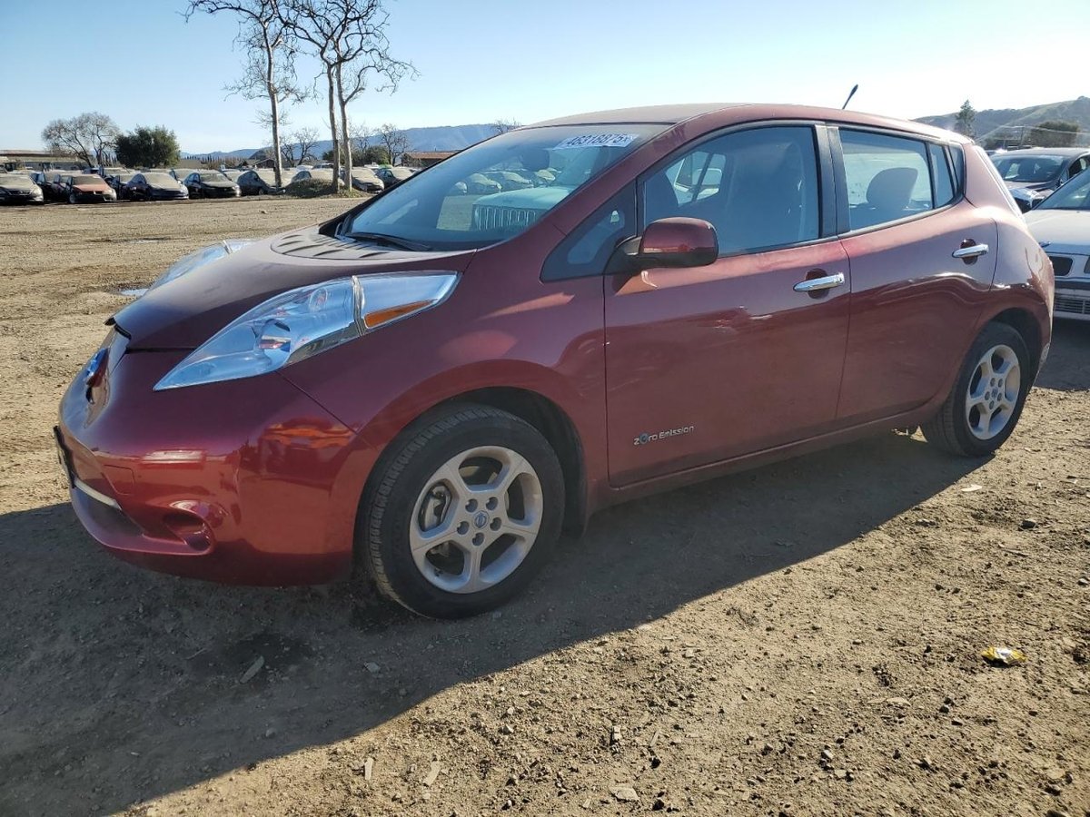 NISSAN LEAF , 2013