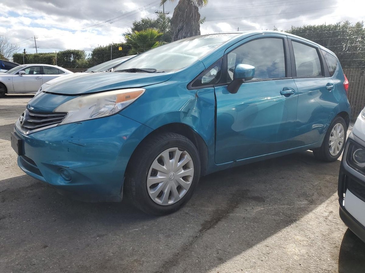 NISSAN VERSA , 2015