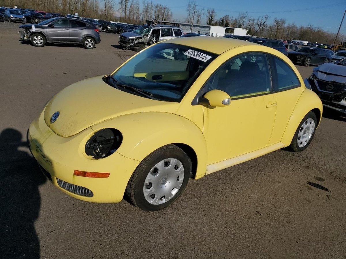 VOLKSWAGEN  BEETLE , 2010