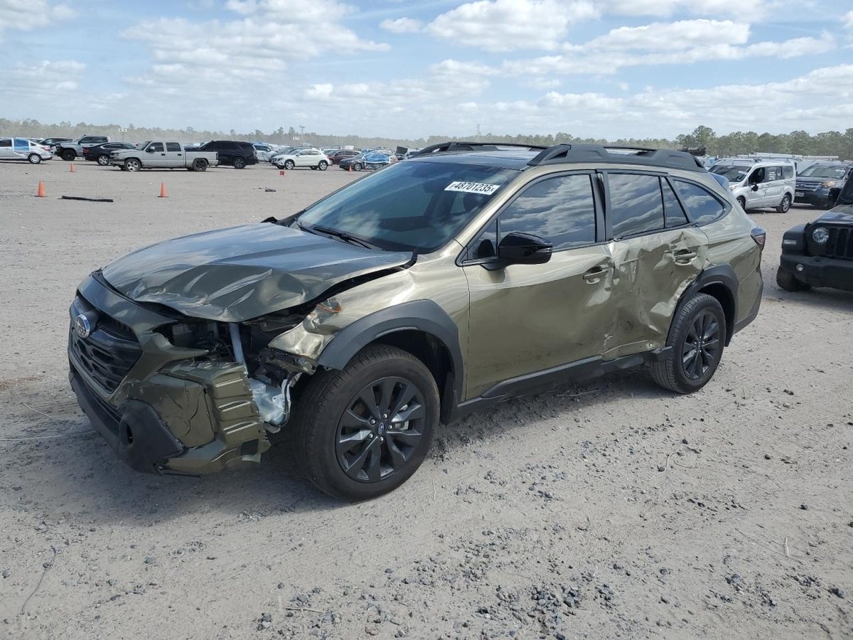 SUBARU OUTBACK , 2025