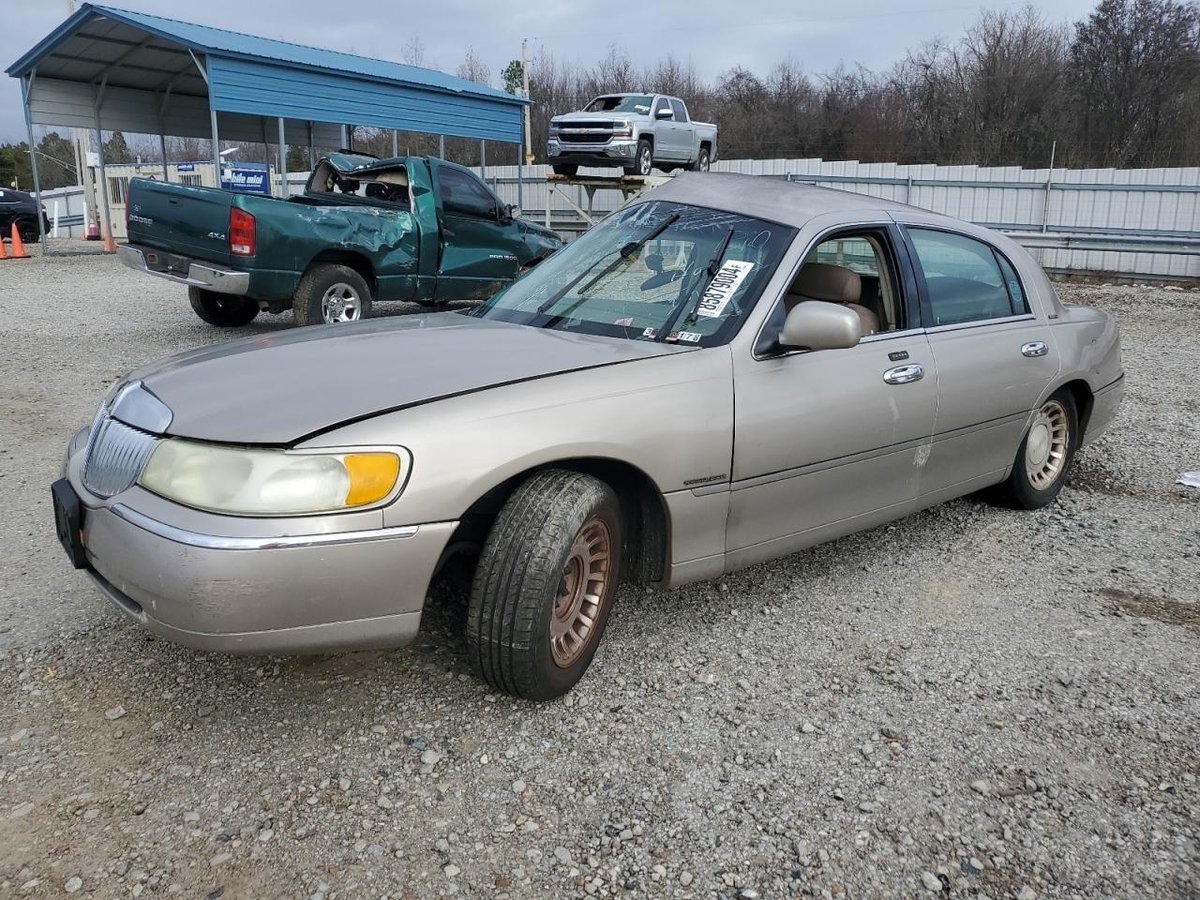 LINCOLN TOWNCAR , 2001