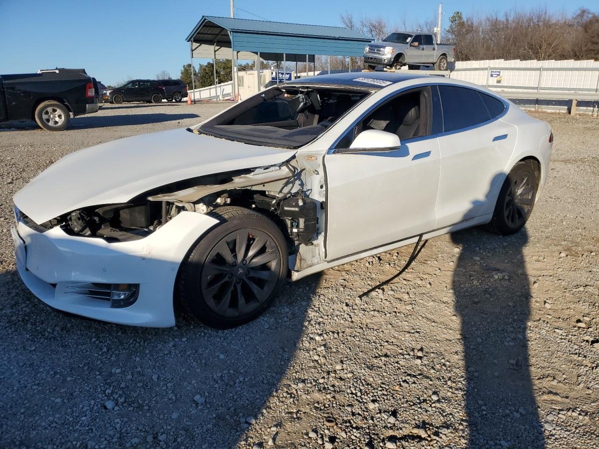 TESLA MODEL S , 2020