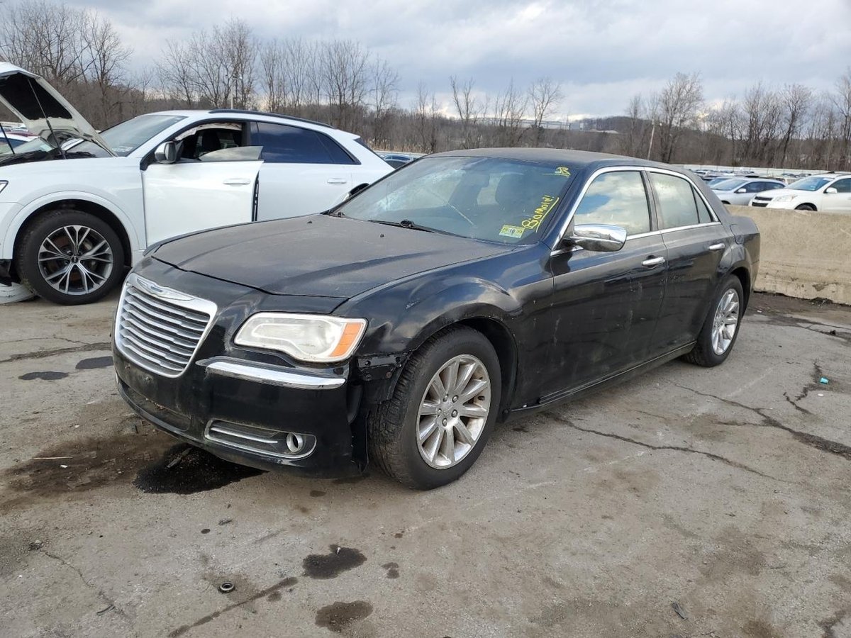 CHRYSLER 300 , 2013