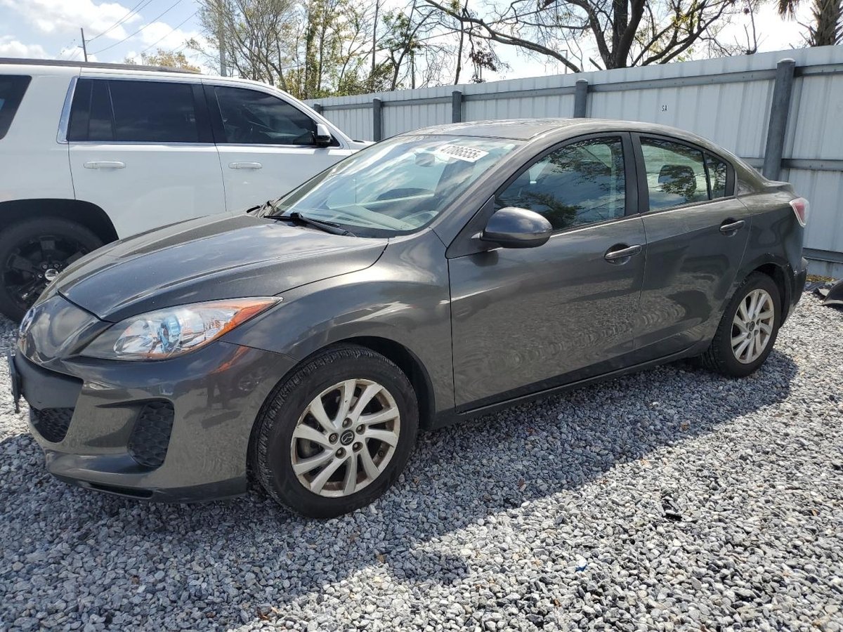 MAZDA 3 , 2013
