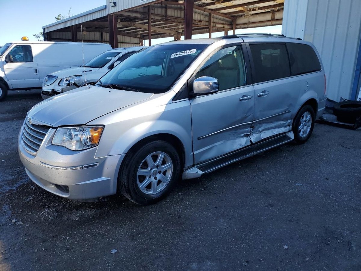 CHRYSLER MINIVAN , 2009