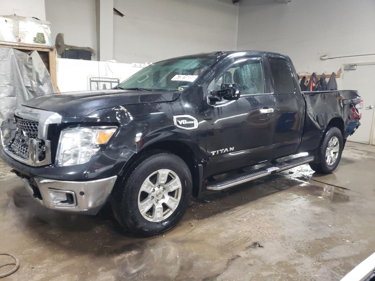 NISSAN TITAN , 2017