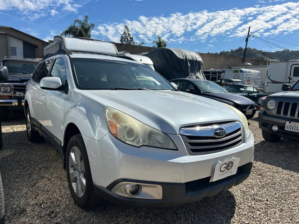 SUBARU OUTBACK , 2011