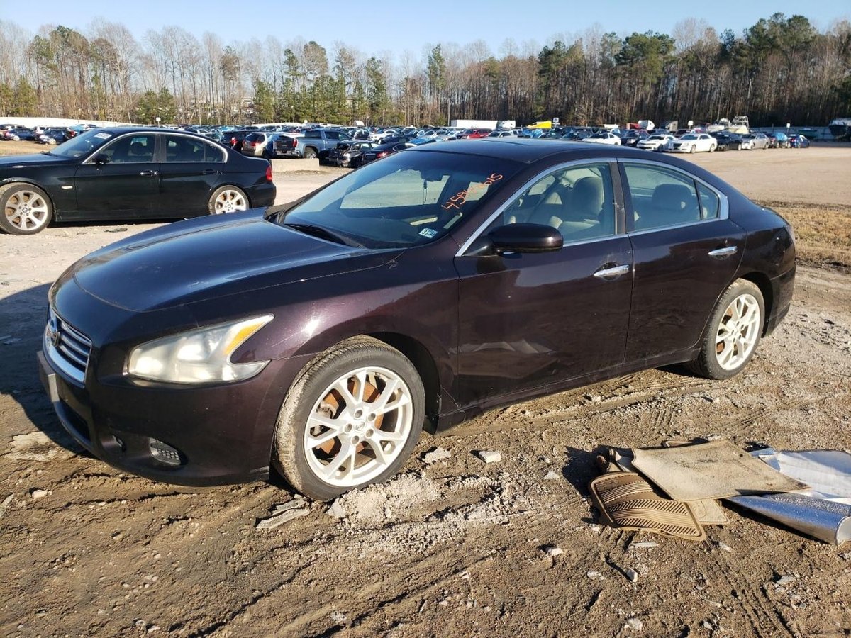 NISSAN MAXIMA , 2013