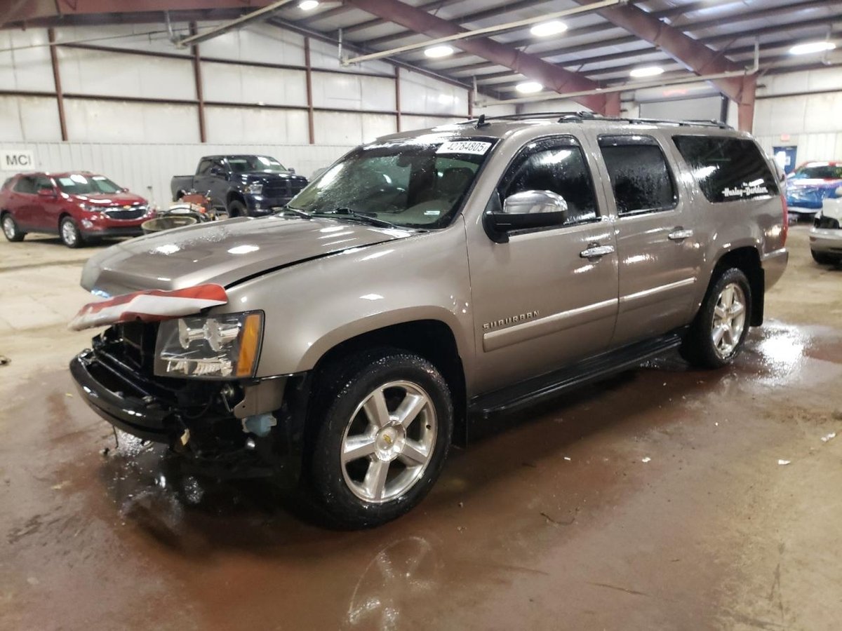 CHEVROLET SUBURBAN , 2011