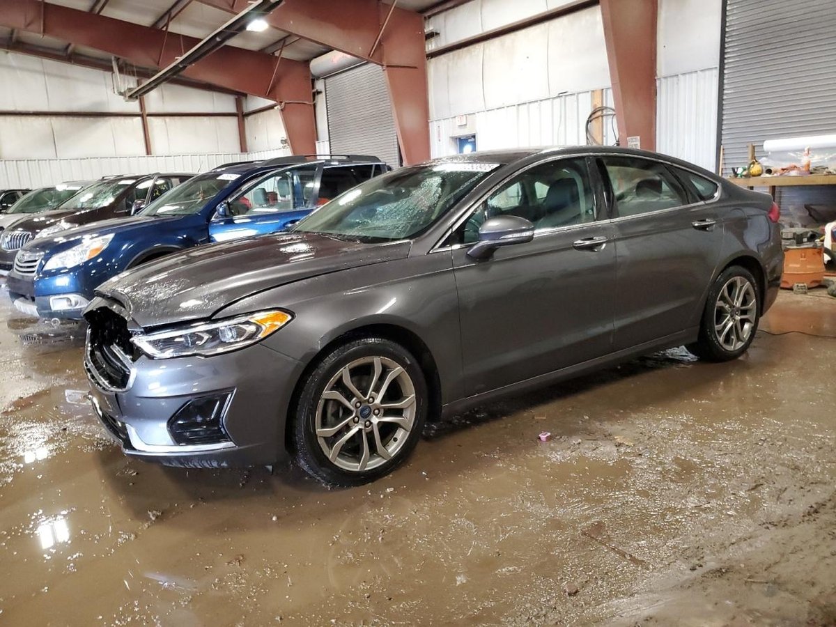 FORD FUSION , 2019