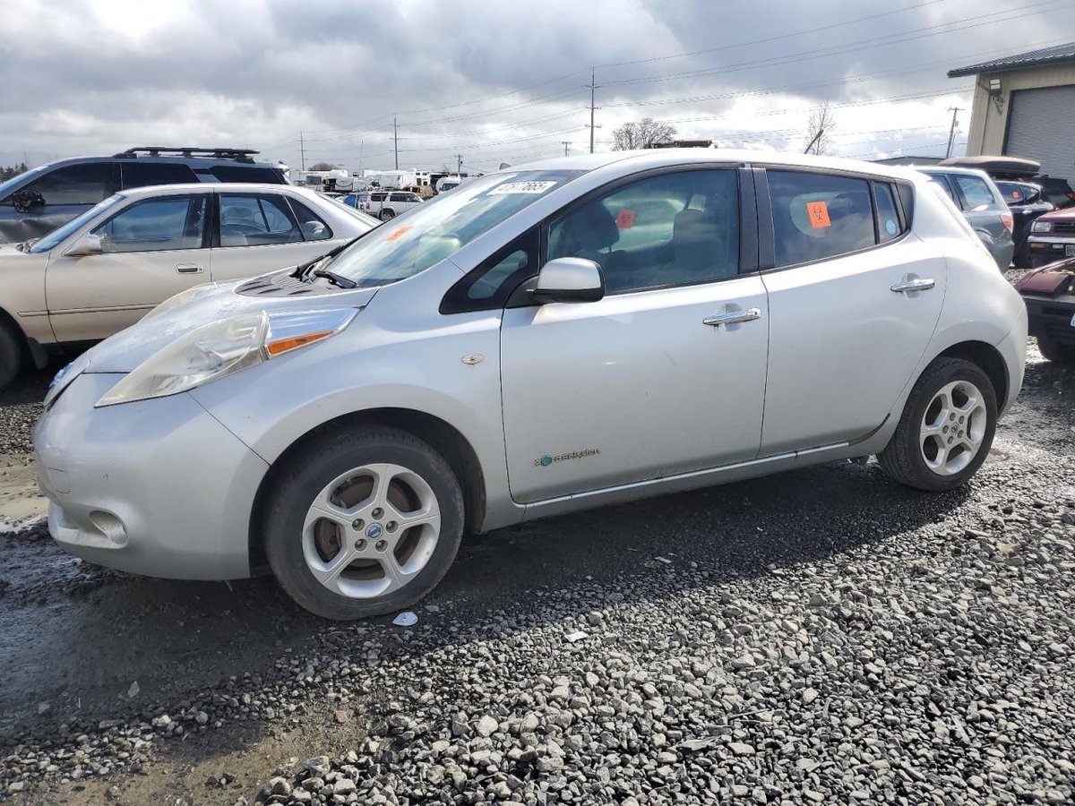 NISSAN LEAF , 2011