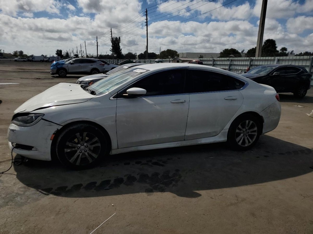 CHRYSLER 200 , 2016