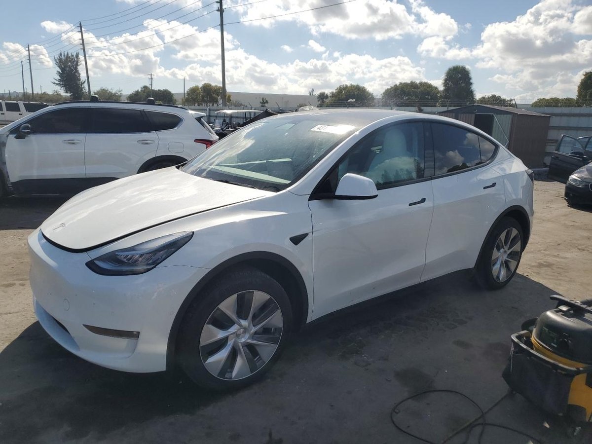 TESLA MODEL Y , 2021