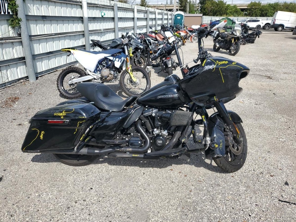 HARLEY-DAVIDSON FL , 2019
