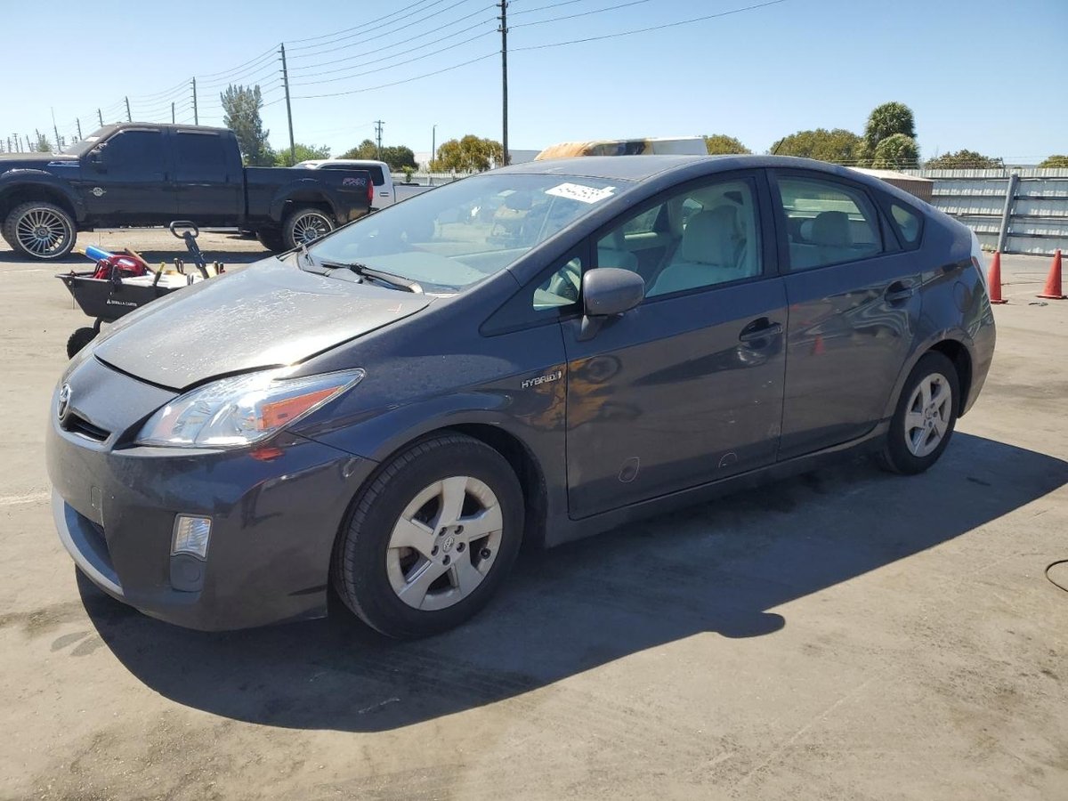 TOYOTA PRIUS , 2010