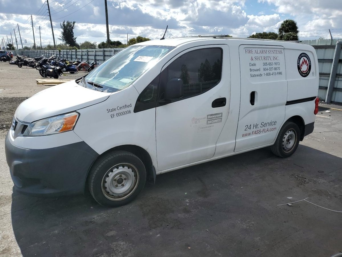 NISSAN NV , 2016