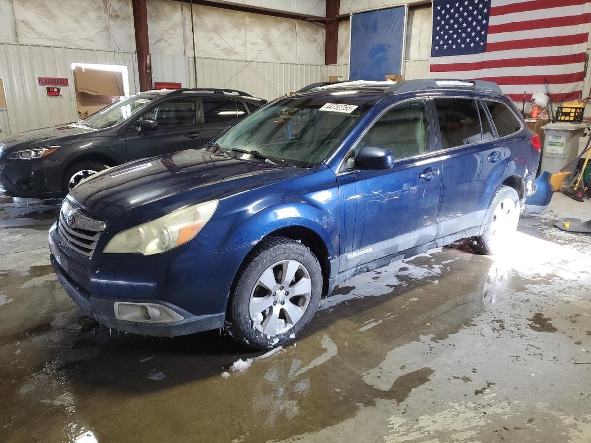 SUBARU OUTBACK , 2010