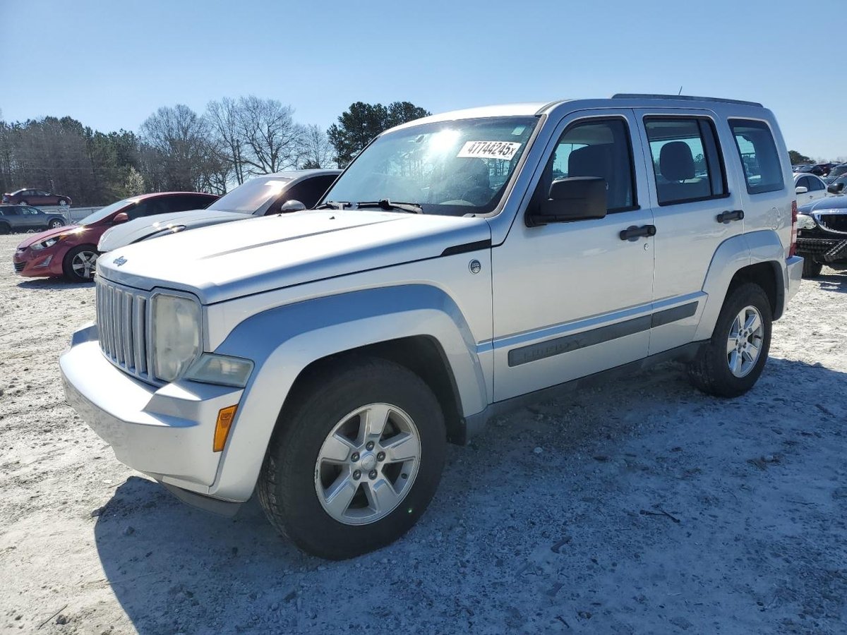JEEP LIBERTY , 2011