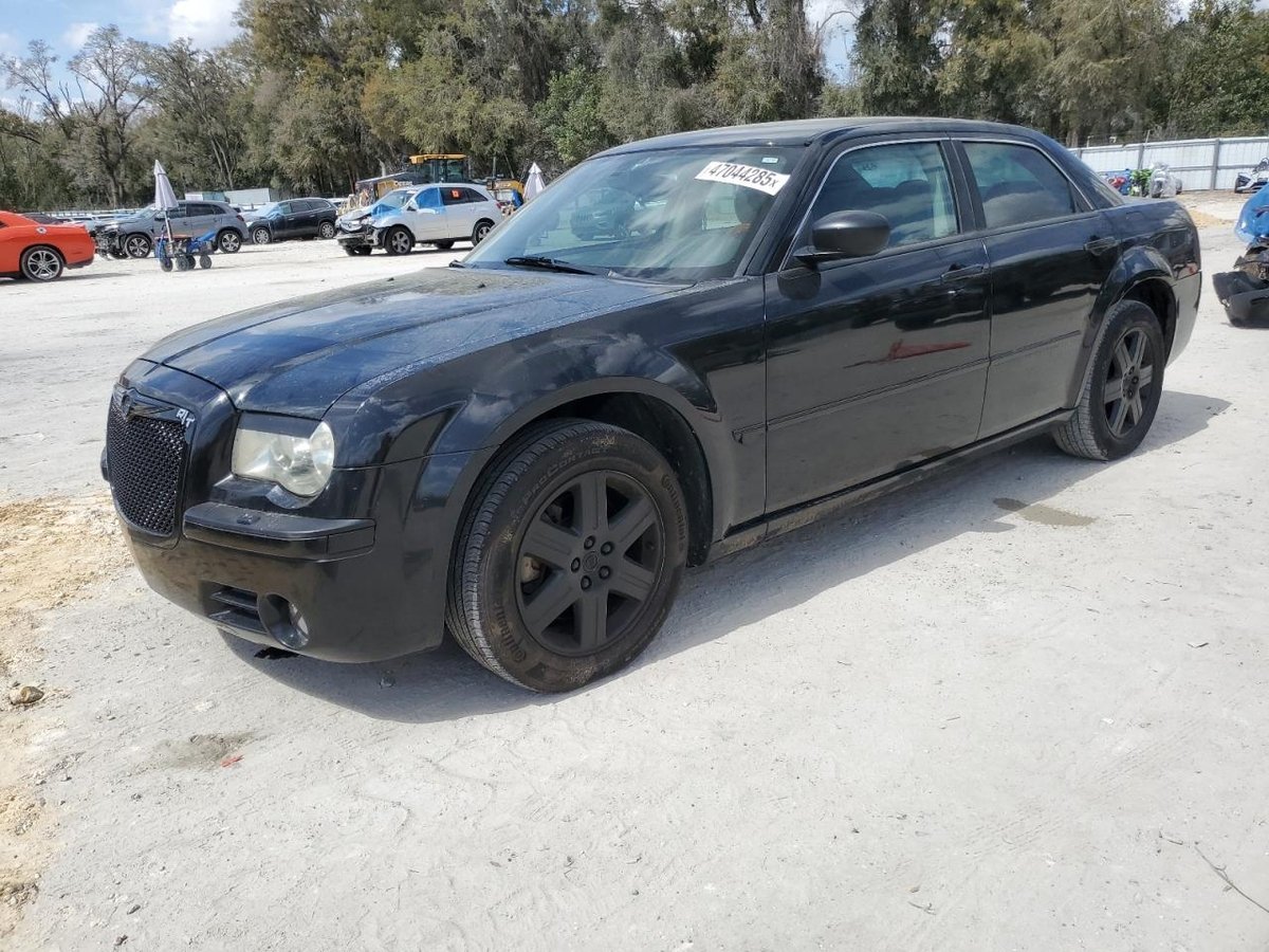 CHRYSLER 300 , 2005