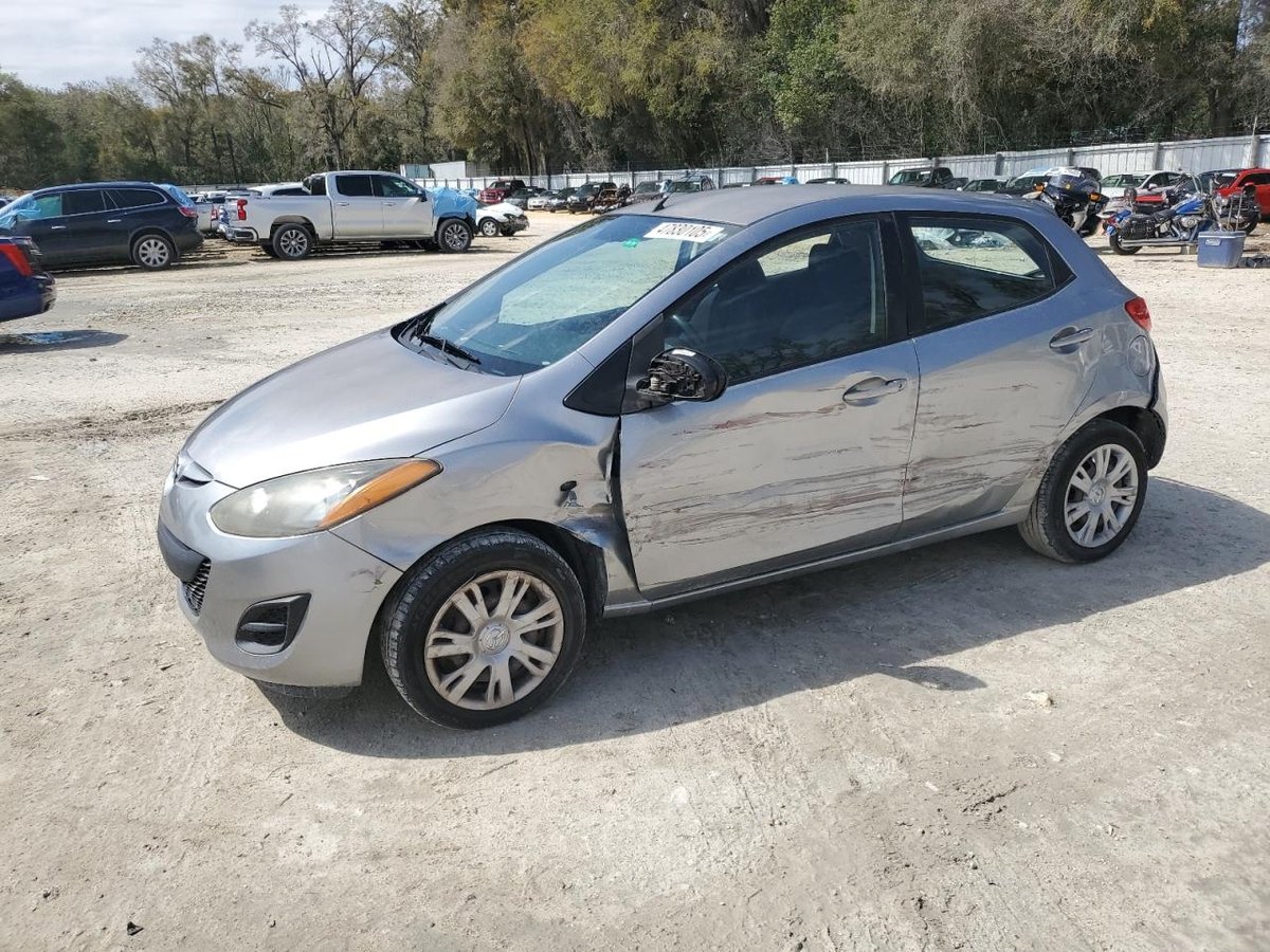 MAZDA 2 , 2013