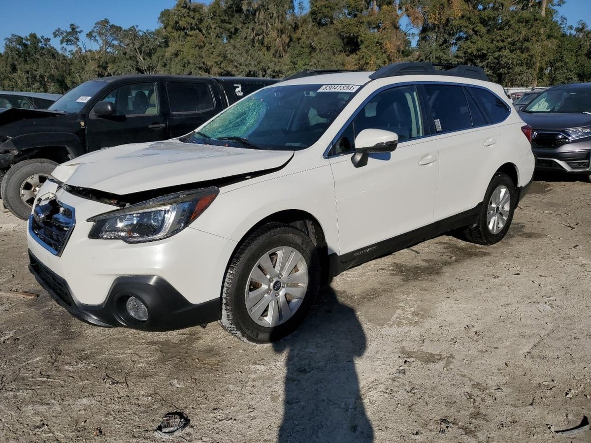SUBARU OUTBACK , 2018