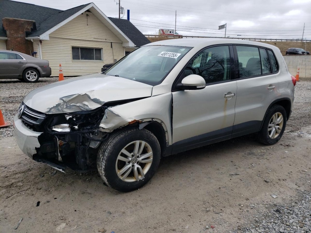VOLKSWAGEN  TIGUAN , 2013