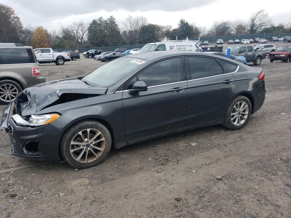 FORD FUSION , 2019