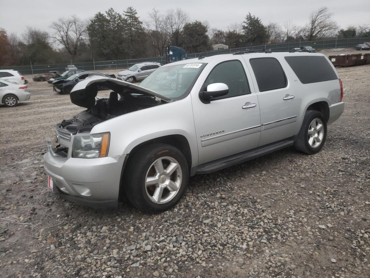 CHEVROLET SUBURBAN , 2010