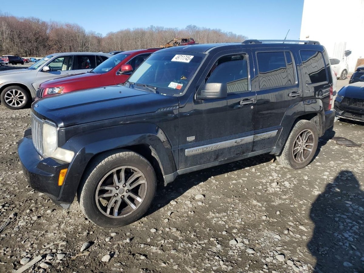 JEEP LIBERTY , 2011