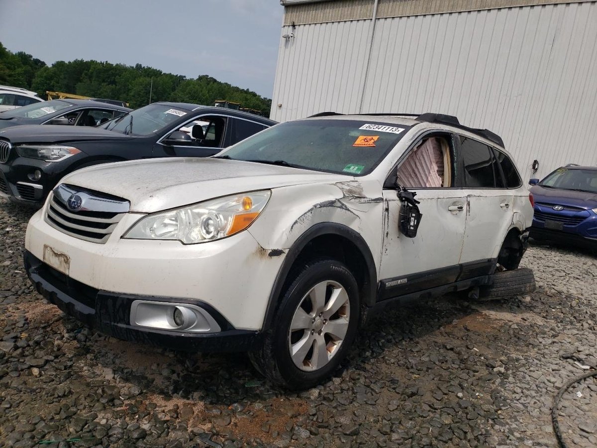 SUBARU OUTBACK , 2012