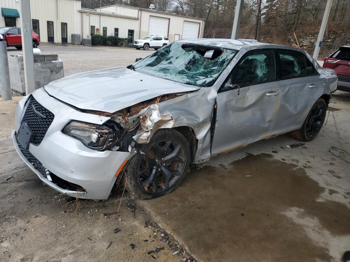 CHRYSLER 300 , 2021