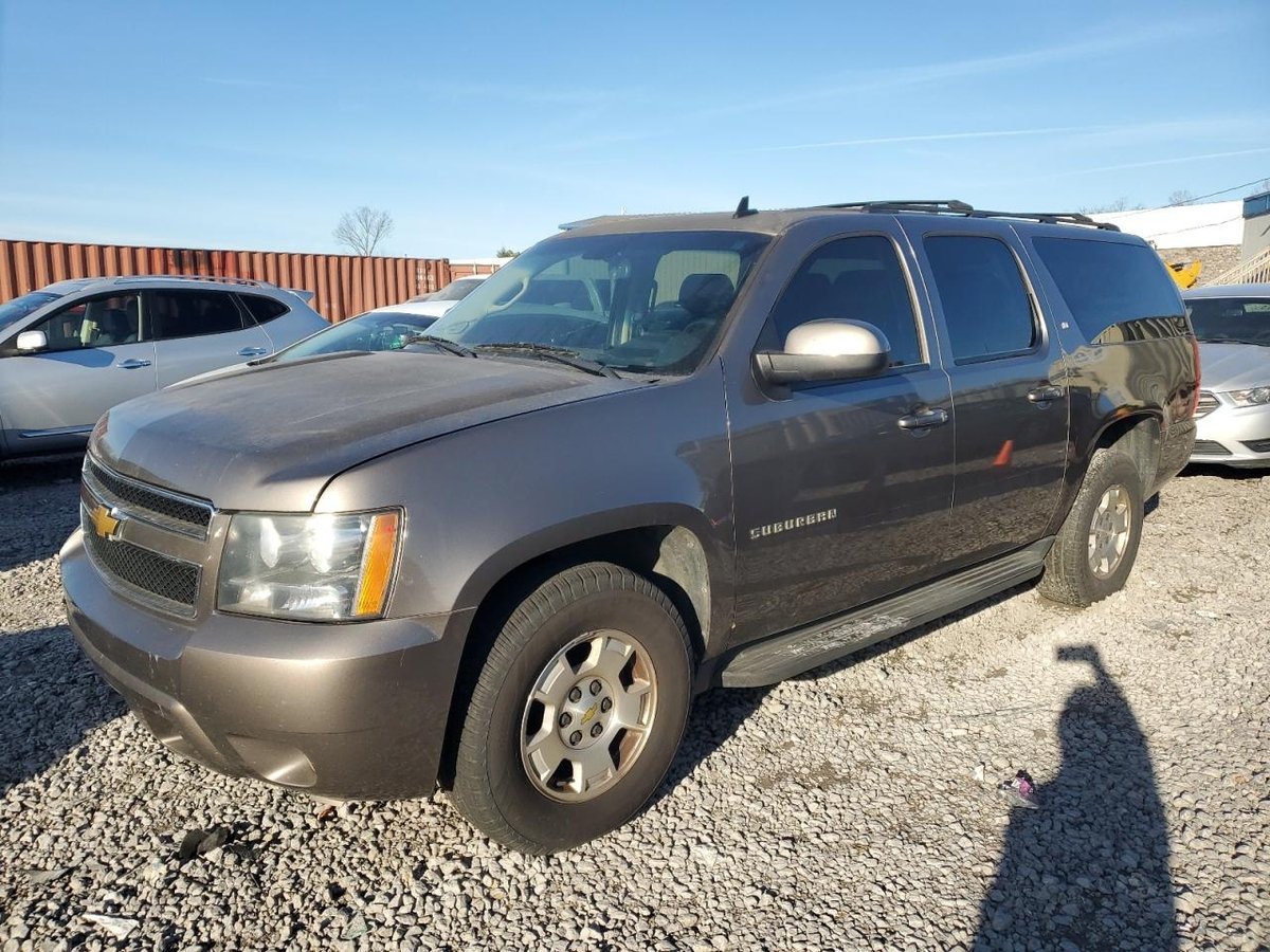 CHEVROLET SUBURBAN , 2013