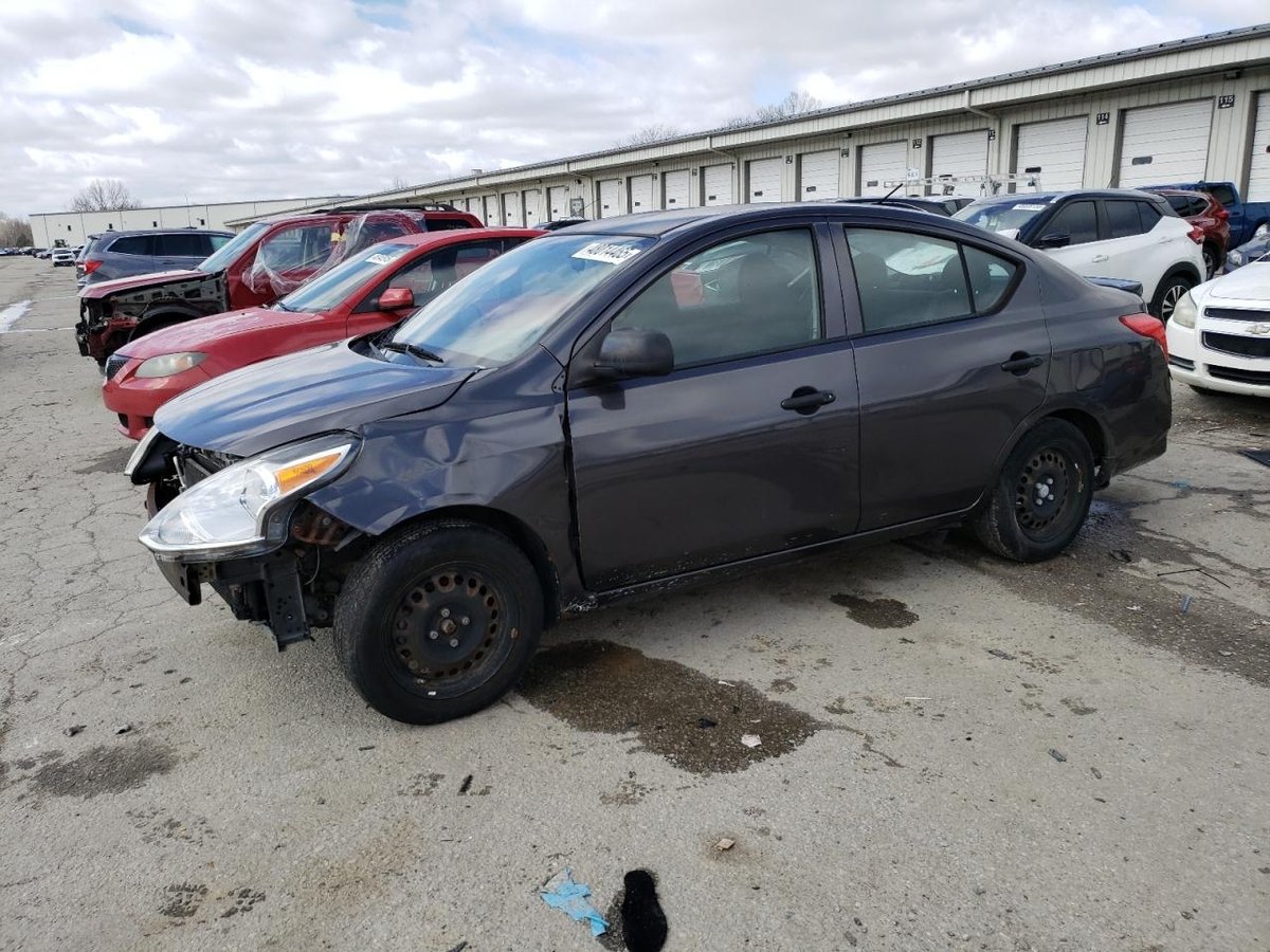 NISSAN VERSA , 2015