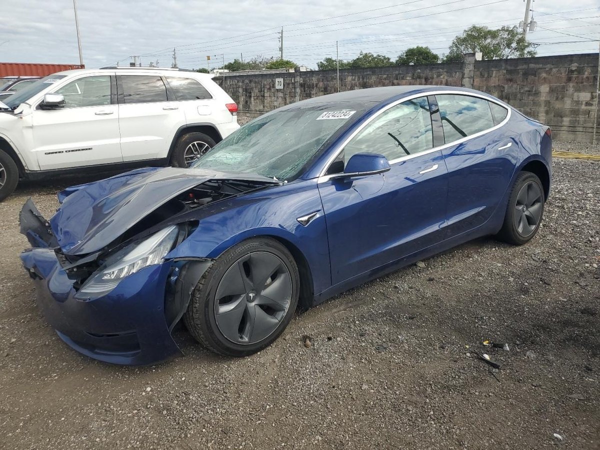 TESLA MODEL 3 , 2020
