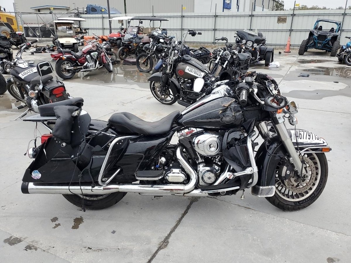 HARLEY-DAVIDSON FL , 2012