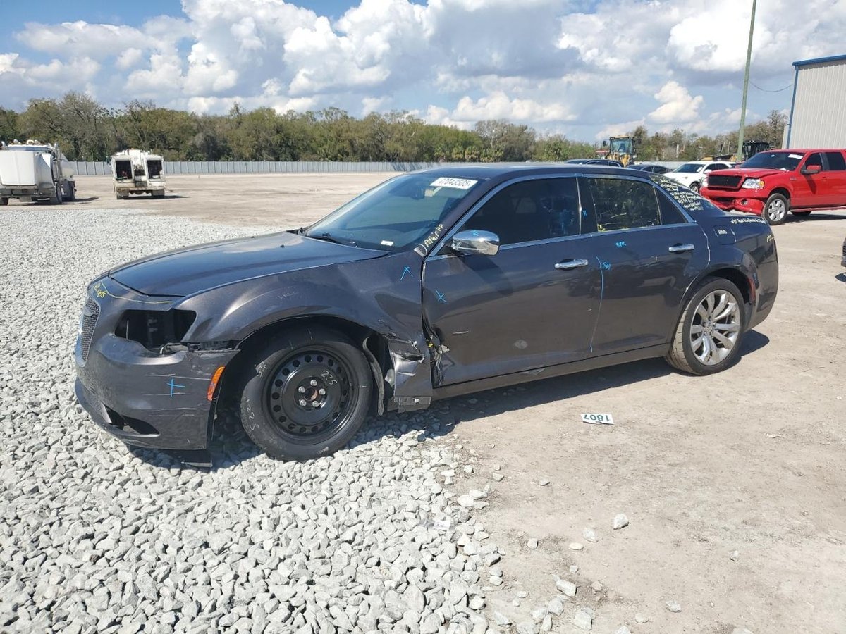 CHRYSLER 300 , 2019