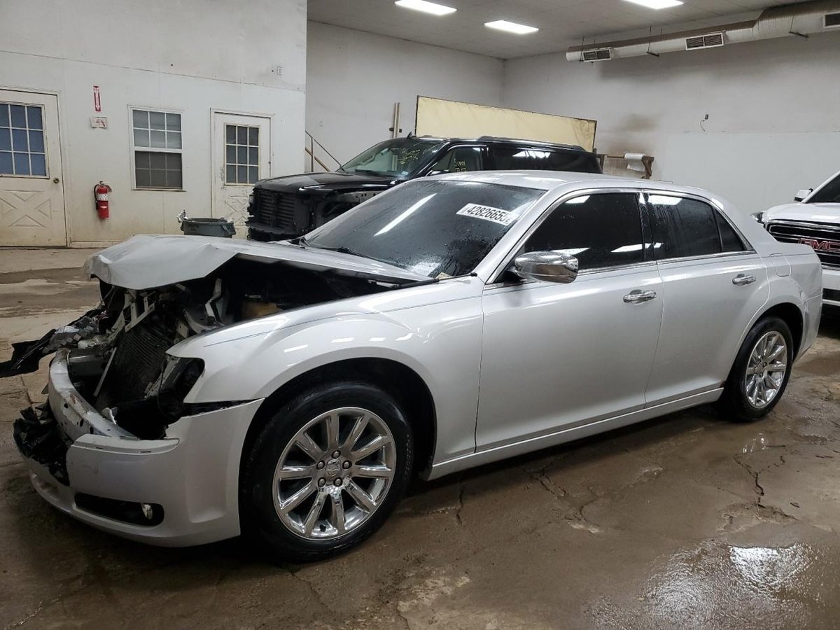 CHRYSLER 300 , 2012