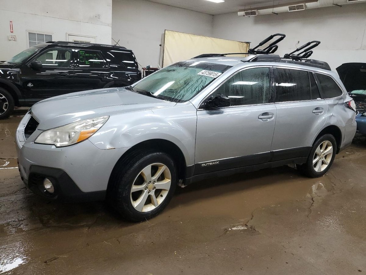 SUBARU OUTBACK , 2014
