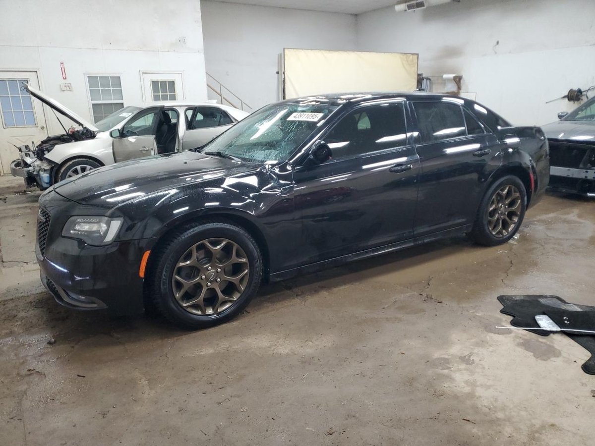 CHRYSLER 300 , 2016
