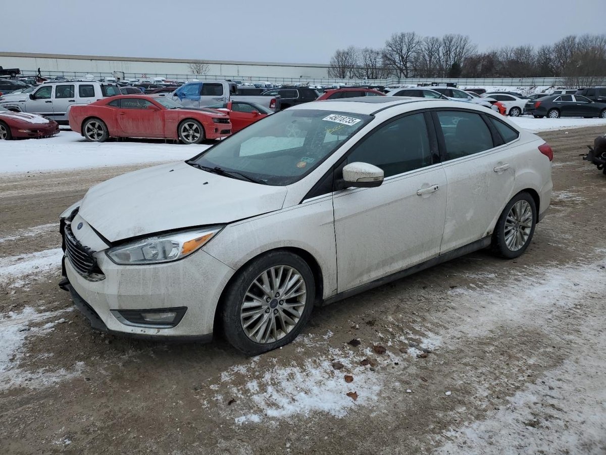 FORD FOCUS , 2015