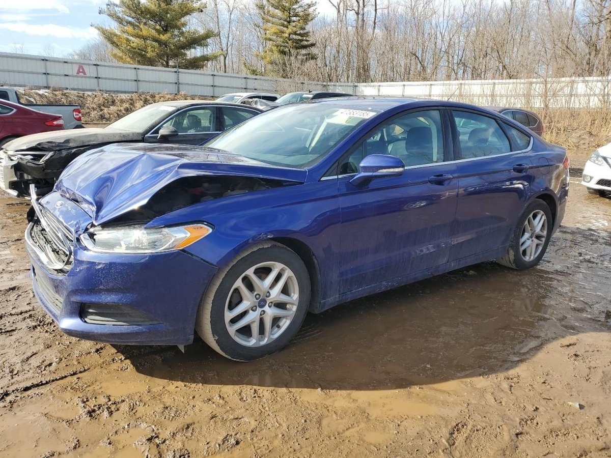 FORD FUSION , 2015
