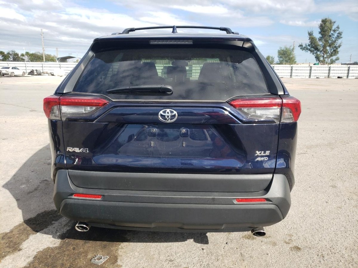 TOYOTA RAV4 XLE P, 2021