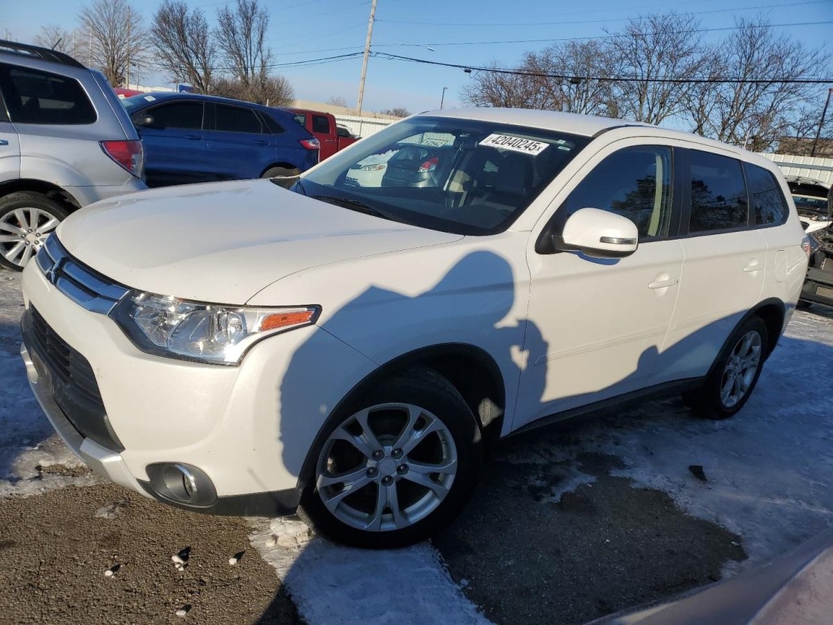 MITSUBISHI OUTLANDER , 2015