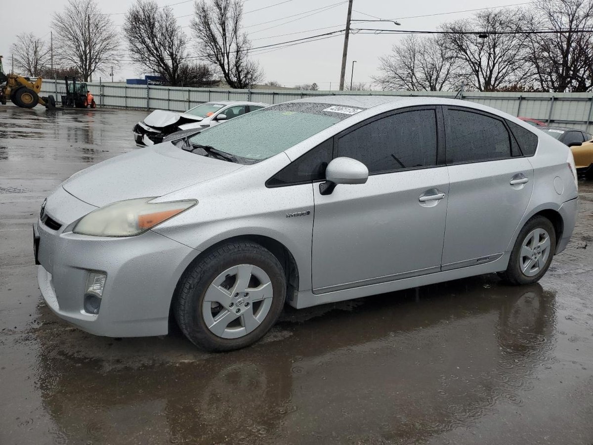 TOYOTA PRIUS , 2011