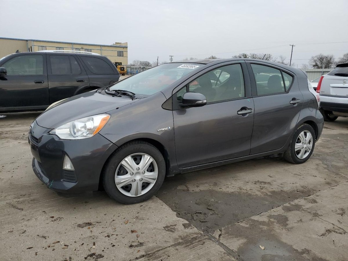 TOYOTA PRIUS , 2013