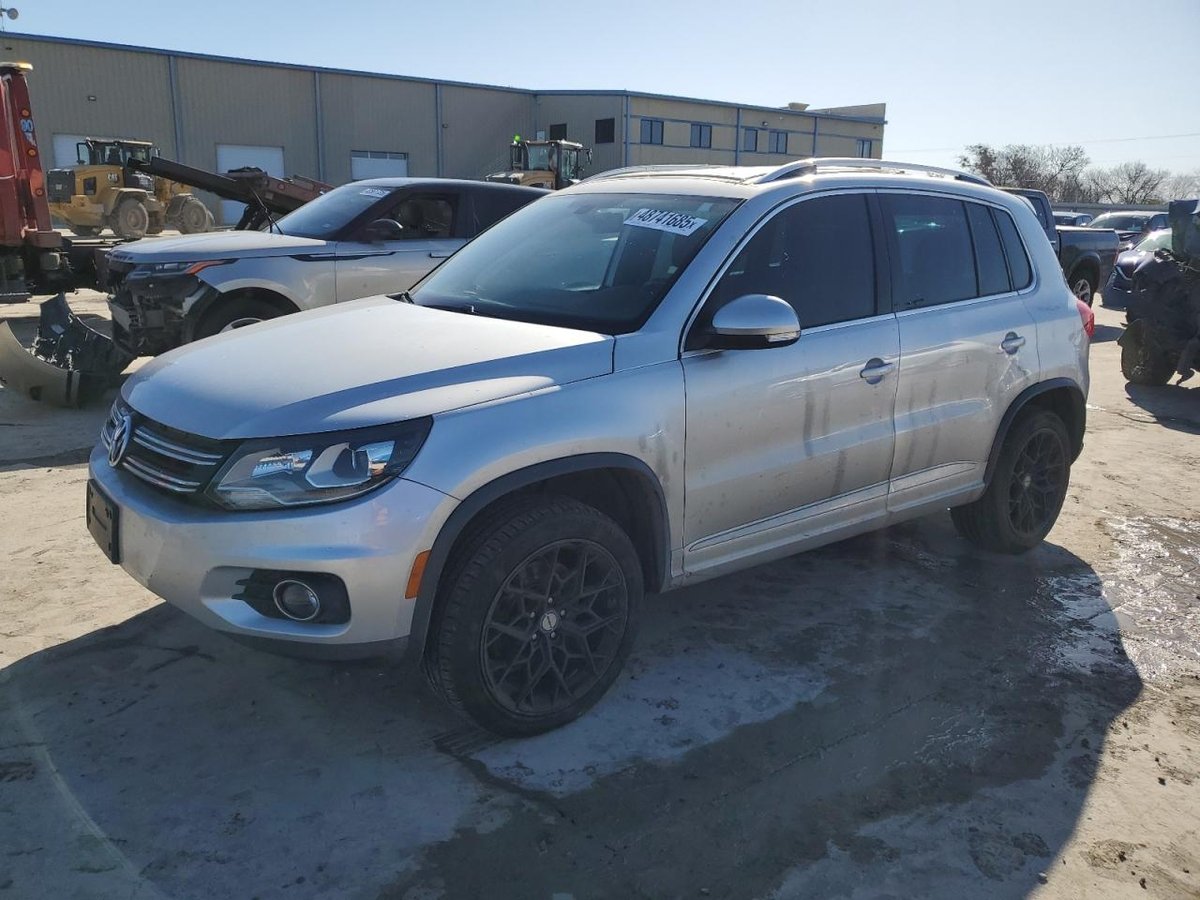 VOLKSWAGEN  TIGUAN , 2015