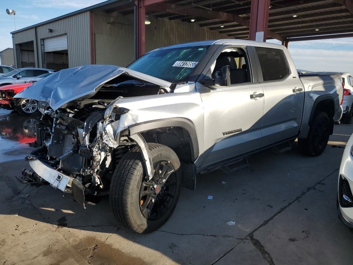 TOYOTA TUNDRA , 2025