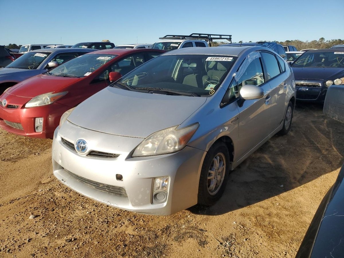 TOYOTA PRIUS , 2011