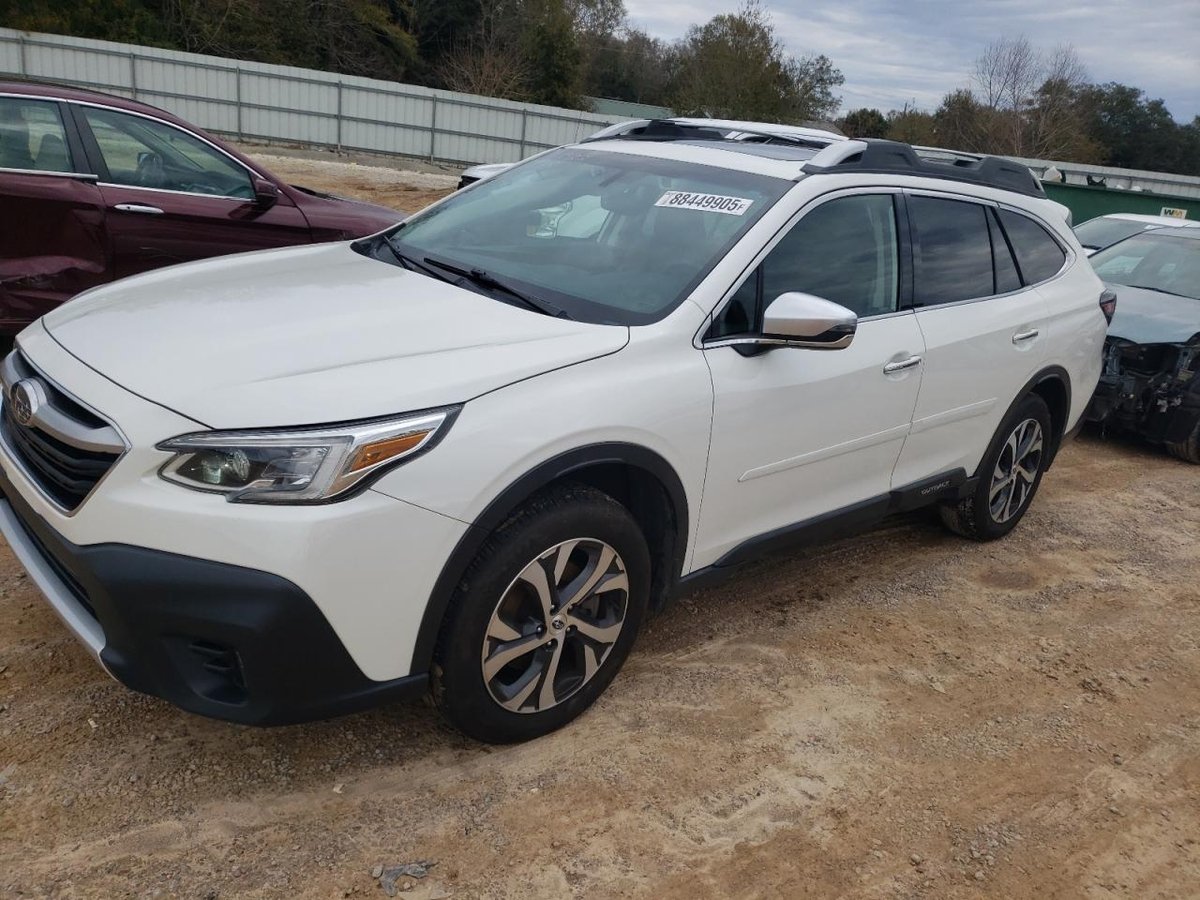 SUBARU OUTBACK , 2021
